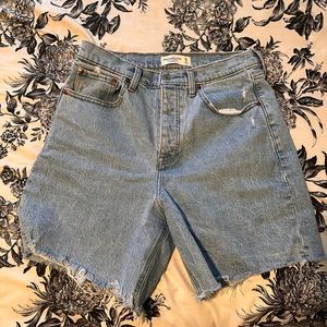 Abercrombie 7in Dad High Rise shorts